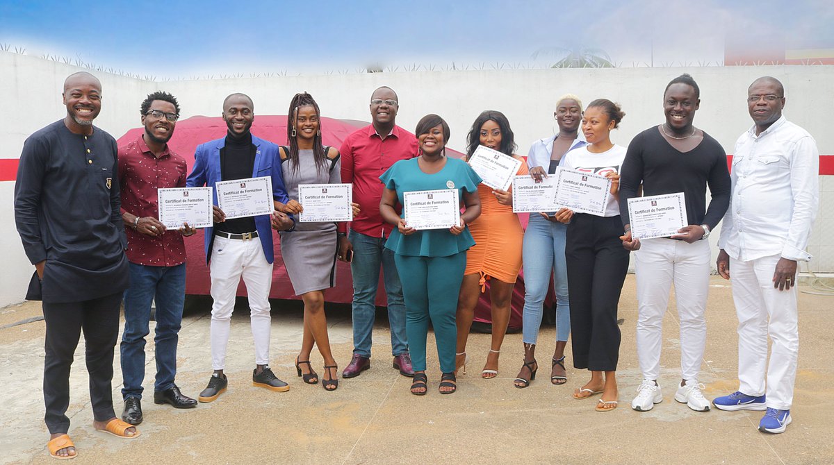 imagin_reflet's tweet photo. 🎓Cérémonie de remise de diplôme à la 2eme promotion de la formation qualifiante et certifiante en actorat avec #Mahoula_Kané à @imagin_reflet
Participez à la prochaine session😊
📲+225 2722531171 / 0708274627
🌐https://t.co/M40WwPhzdY
#formation #session2 #diplôme #Actorat https://t.co/MPvfQVdN7J