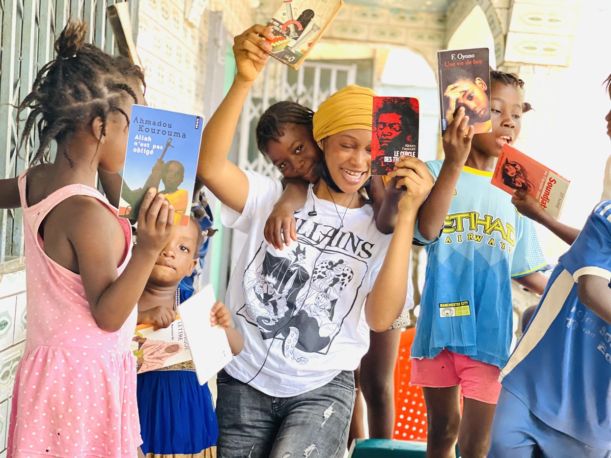 SoumahMambia's tweet photo. Hello!

Ici c’est l’orphelinat le bon samaritain Guinée 🇬🇳 où je fais des séances de révisions avec les enfants ♥️ ce matin j’ai décidé de leur raconter un peu l’histoire de notre cher pays la Guinée 🇬🇳♥️ ils sont très attentifs et curieux 🥰 mais très difficile de leur gérer 😂 https://t.co/ROo77jDqGn