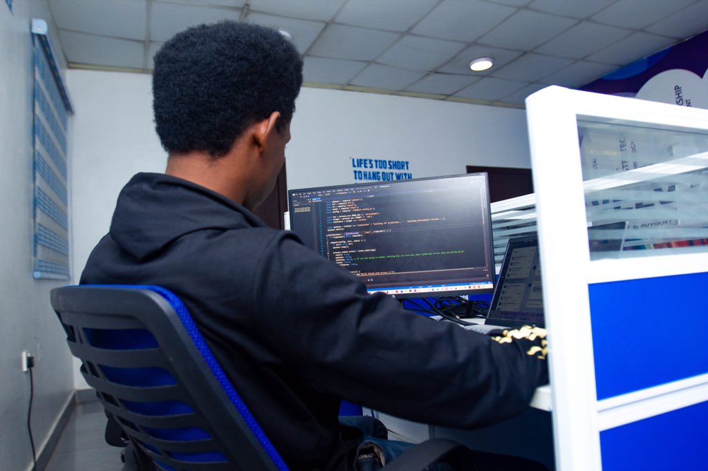 Velvotdotcom's tweet photo. At Velvot, our #MondayMotivaton is making sure our staff are productive and we help them achieve this by developing strategies that would assist them.
#MicrosofAzure #Velvotng #Velvot #YourDigitalStrategyPartner #HappyNewWeek https://t.co/4PH7kd0qao