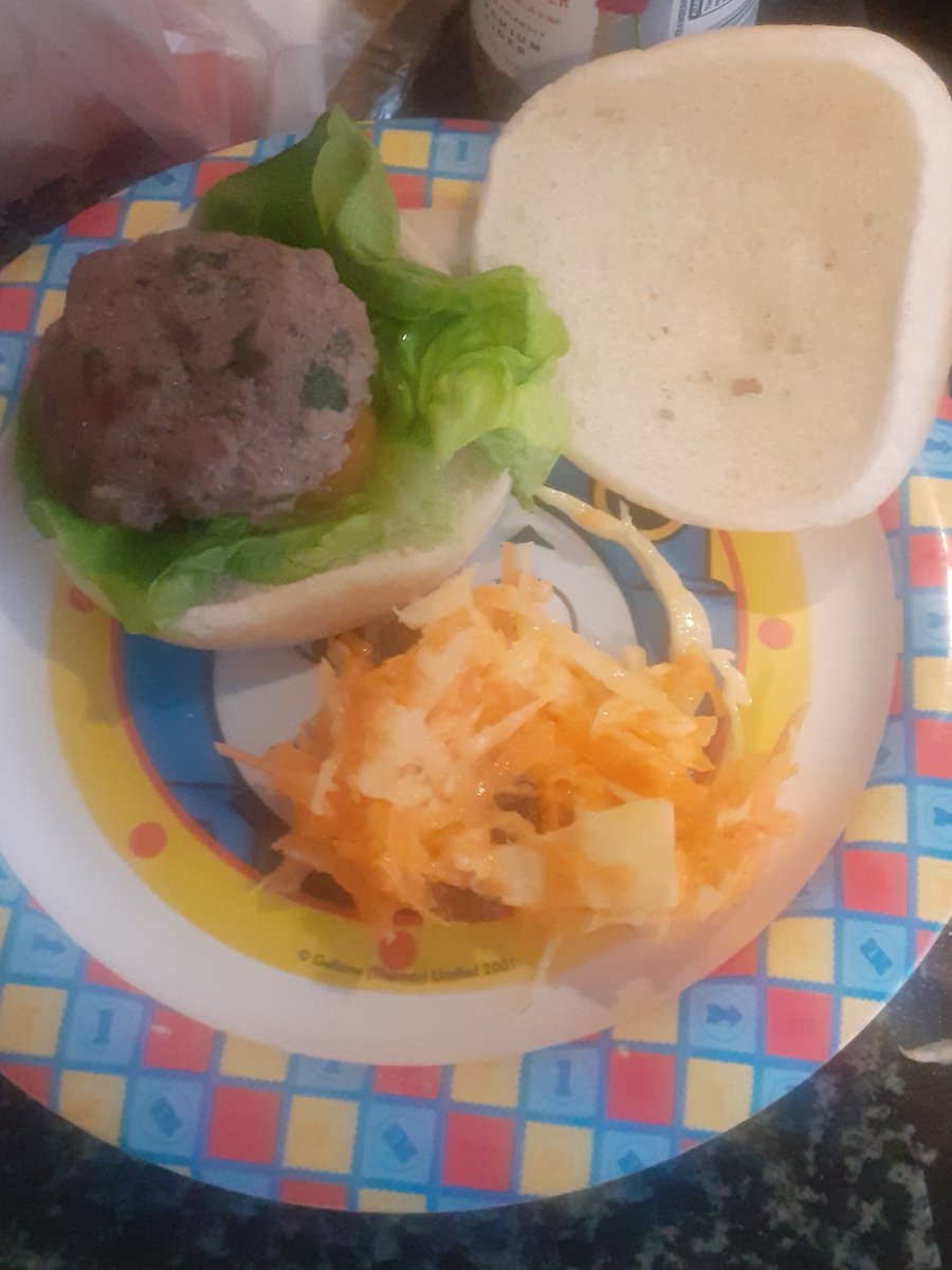 We are due some sunshine ☀️☀️tomorrow.  So, to get us in the BBQ mood, our community cooks in Wakefield have been making homemade burgers with coleslaw on the side. 👍
letsgetcooking.org.uk/lets-get-cooki…
letsgetcooking.org.uk/lets-get-cooki…