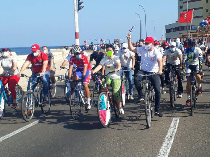 RGtmoEnglish's tweet photo. @RGtmoEnglish Cuban President Praises World Day of Solidarity against the U.S. #CubaVSBlockade
https://t.co/dgrOttNTbs https://t.co/ALGKdeEdLe