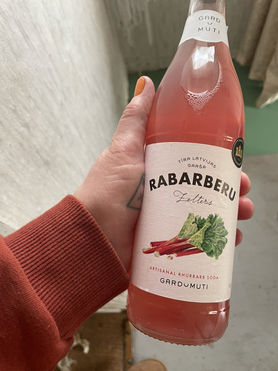 murniecelinda's tweet photo. Bērnībā, kad lasīju grāmatas, kur kāds dzēra zelteri, vienmēr iedomājos smalku šampanieti 🤣 https://t.co/LoerJuoUPR