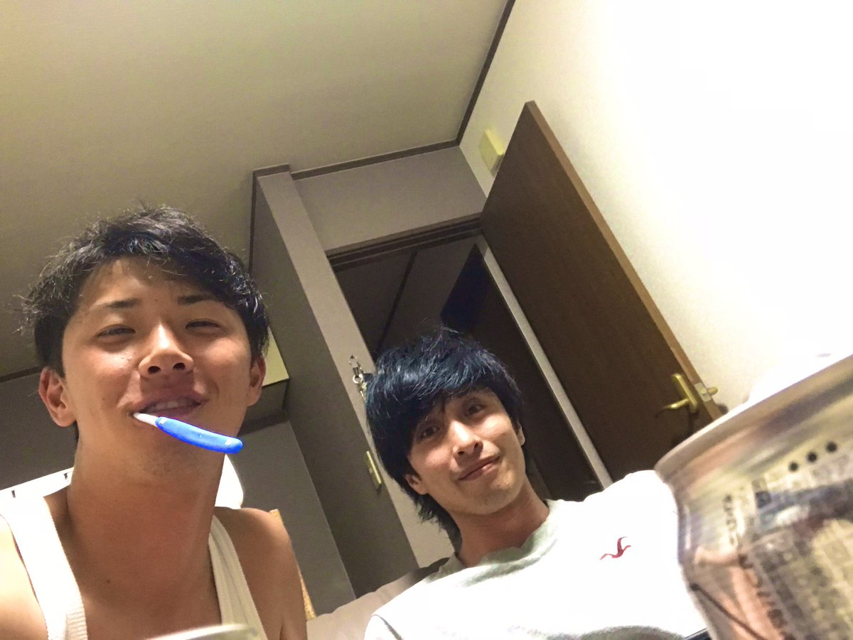 jun_ju_wawa's tweet photo. 山口県移住して長い時間を一緒に過ごしてた友達と久しぶりに電話した〜

彼は
山口県No.1映像クリエイター🎥

映像を使って自分の物語を見せようと思えたのも彼のおかげ👍
思考が似ている人と話すことは居心地がいい😁 https://t.co/Rsn4eJfFYS