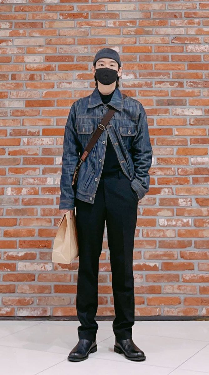 qyro__'s tweet photo. 요즘 젊은친구들 스냅샷보면 죄다 모델같이 키가 크던데 다 이유가 있었구먼...그래도 나보다는 다들 크겠지 https://t.co/c7fQwCQL9M