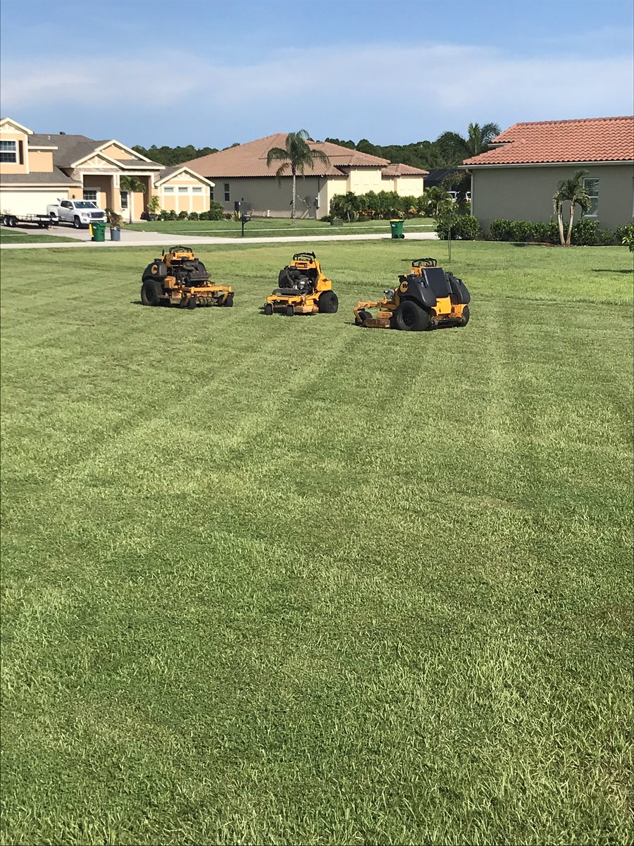 ghlawn's tweet photo. The Wright family. Mow lines for days No stripe kit needed https://t.co/AVGYrf4oSV