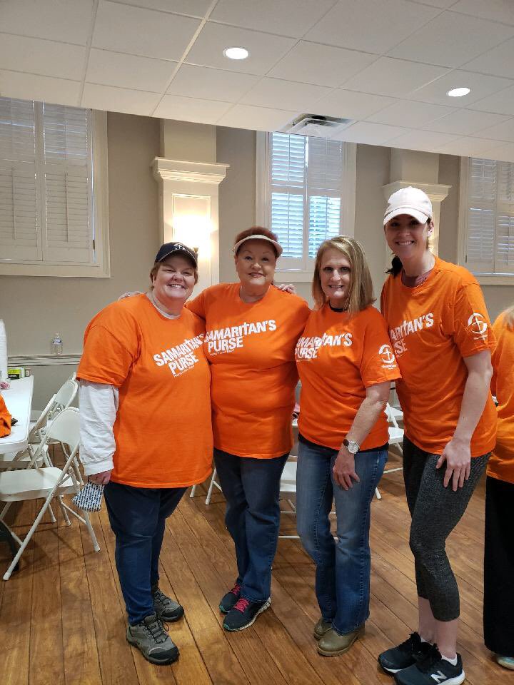 CanongateELM's tweet photo. Canongate crew of teachers being the hands and feet this am #CanongateStrong #NewnanStrong #CowetaStrong https://t.co/4D0K3SXoQT