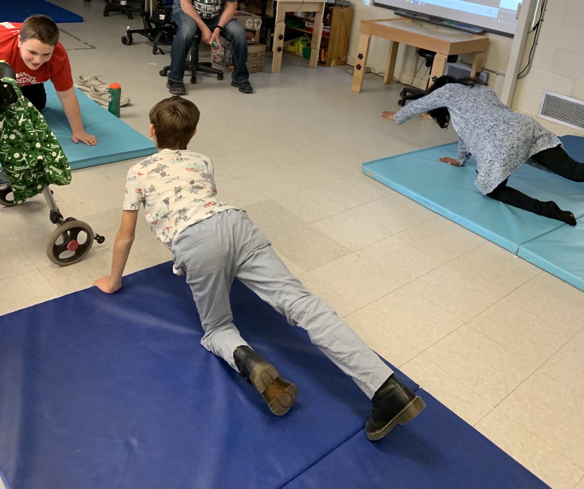 CentennialPSPJI's tweet photo. Physio together even if 1/2 of us are in person and 1/2 of us are remote. We are still managing to be one classroom. https://t.co/jTMWQNEOOJ