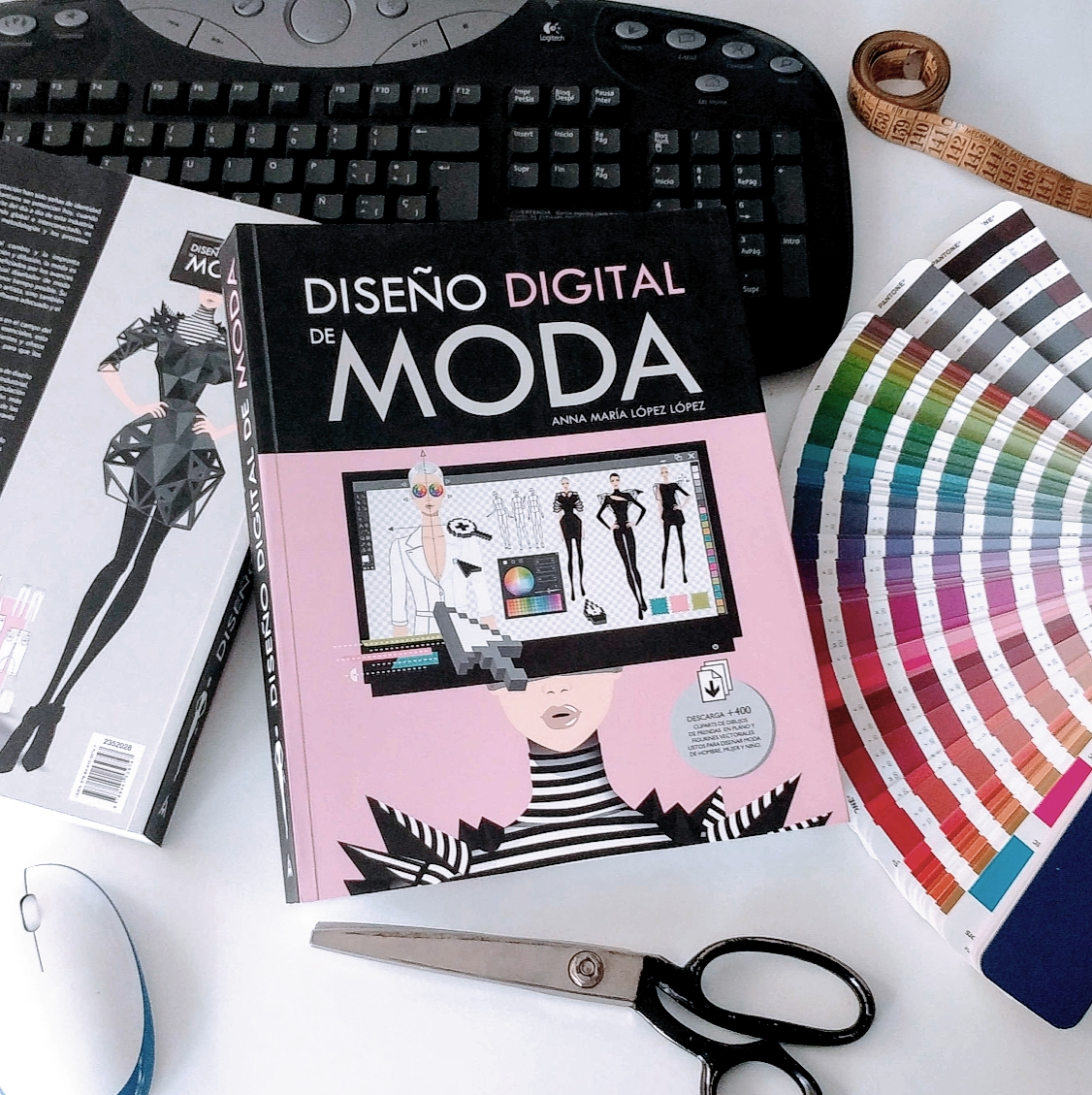 DisenoModaDig's tweet image. DISEÑO DIGITAL DE MODA disenodemoda.com es el libro recomendado en escuelas de moda para aprender el uso de software de diseño y diseñar moda  por ordenador. La tecnología se ha convertido en el mejor aliado de los diseñadores de moda 😍💻#diseñodemoda #MaestrosDeLaCostura