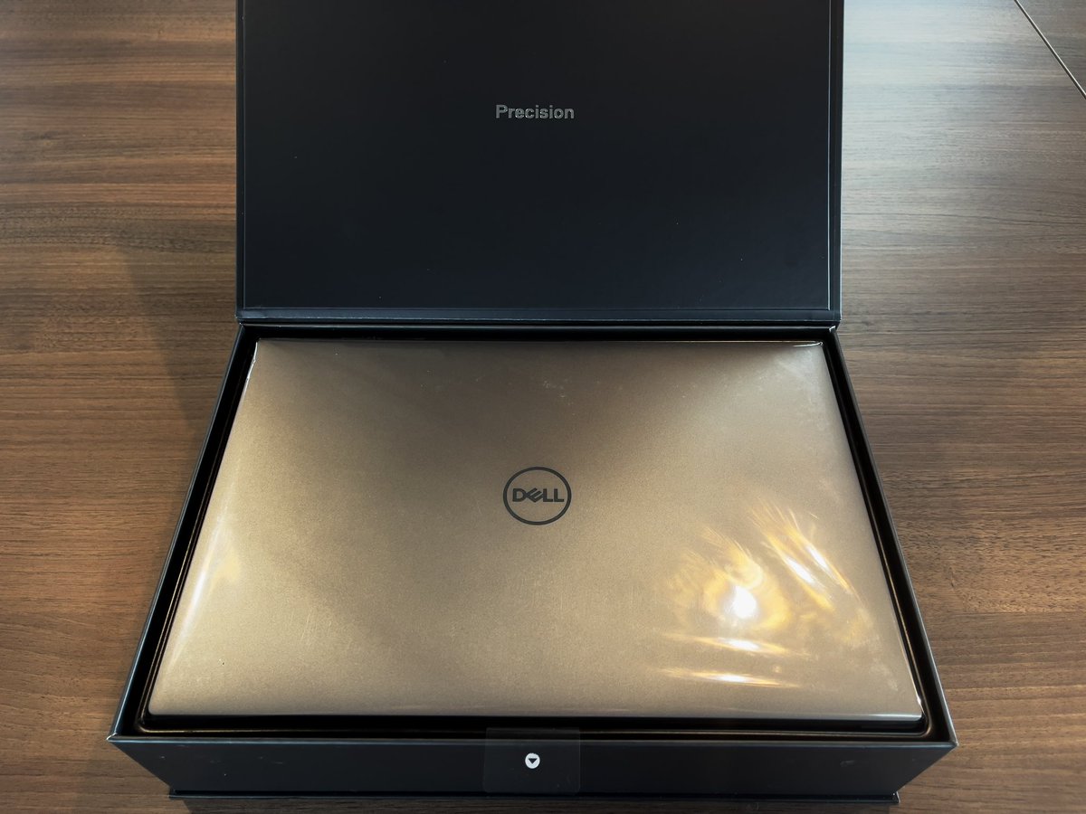 Evilbobbins's tweet photo. One of my favourite parts of my job is getting my hands on new tech or tech there is no way I would normally get my hands on this is one of those times again and this one is my new daily driver 🤤

#geek #unboxing #dell #precision #tech #technology #intel #i9 #nvidia #quatro https://t.co/1R0YKp3bMk