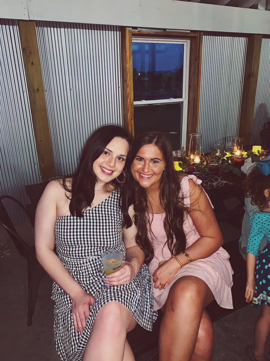 taylorcglover's tweet photo. twin soul ... literally @smmicayla <3 https://t.co/DcaOq6FzRw