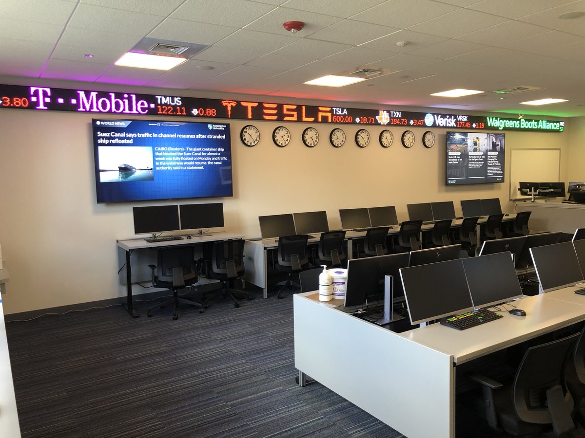risedisplay's tweet image. Photos of a recent installation in the #financelab at @AssumptionUMA featuring our #LEDticker along with #digitalsignage from @RiseVision