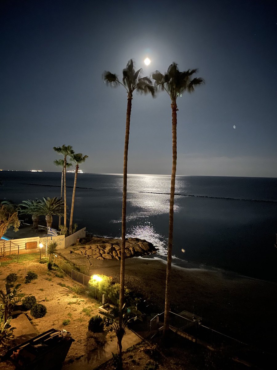 Τζείνος ο τύπος. tweet media