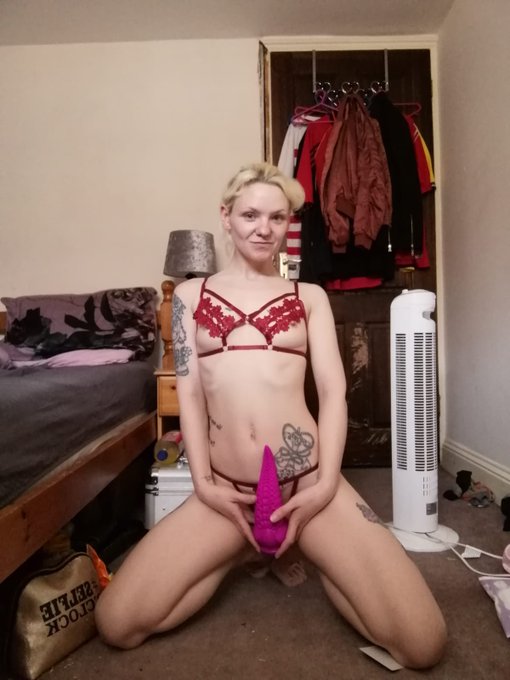 Who would like to video call me so I can use this new  Tentacle toy 🥰 &pound;2 per min. Minimum  of 10mins