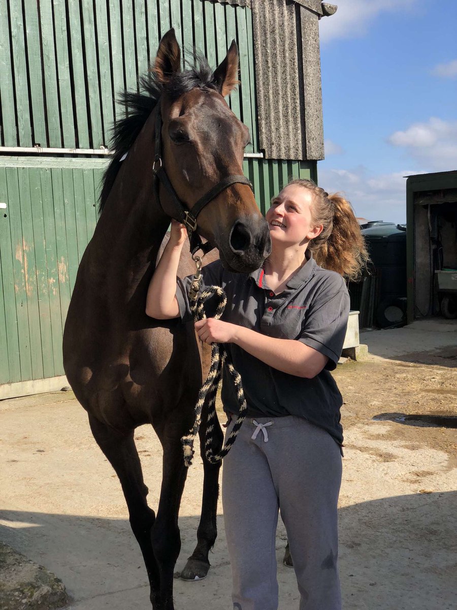 Shulton_Fay's tweet photo. The part of the job that never gets easy. 😞
Waving goodbye to the little fluffed eared Filly. 🐭
Keep showing your love to the game and good luck @JoFosterRacing there’s one tough girly on route to you. 💞 #Bitontheside https://t.co/07DNUEZpmQ