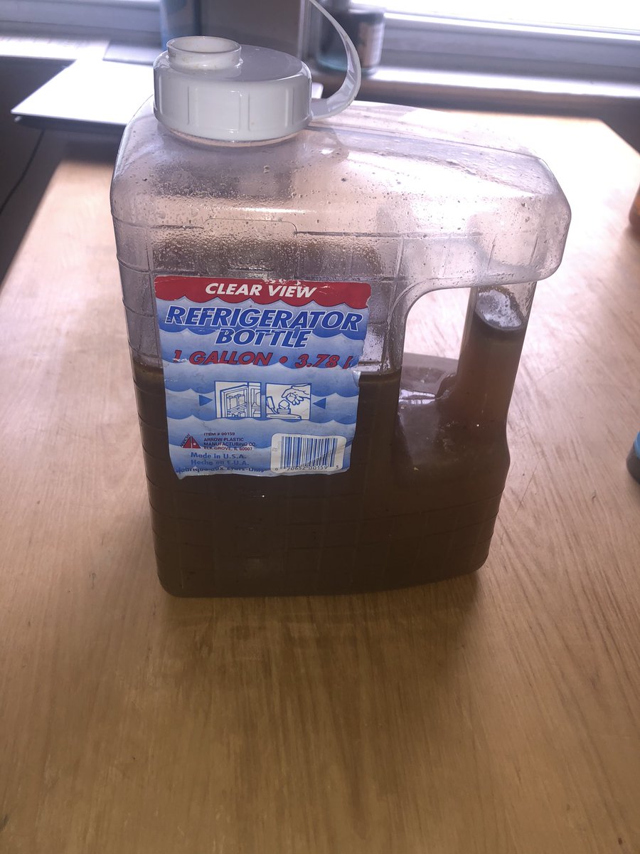 ztrakas_'s tweet photo. Although I do eat a lot of meat, Im doing my best not to waste any. I make a bone broth out of the scrap bones every week along with some veggies for flavor. #wasteLESS #365Challenge https://t.co/zzAUK6tZsH