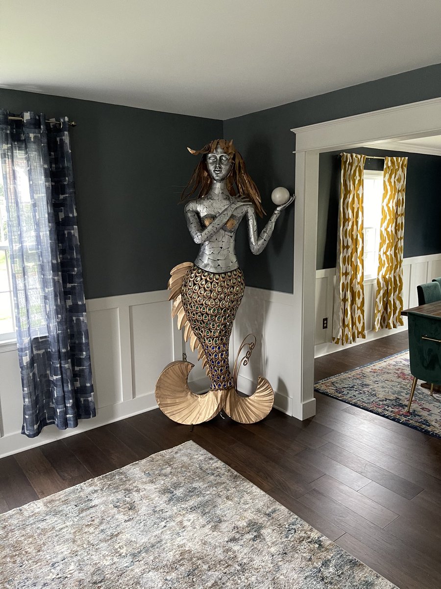 RealtorStarShar's tweet image. You see some weird things while showing houses to your buyers! 👀 Lol wtf Poor Ariel, she needs to go into the 🌊 #DecorFail 😫😫😫😭😭 #RealtorLife 🏡 🔑