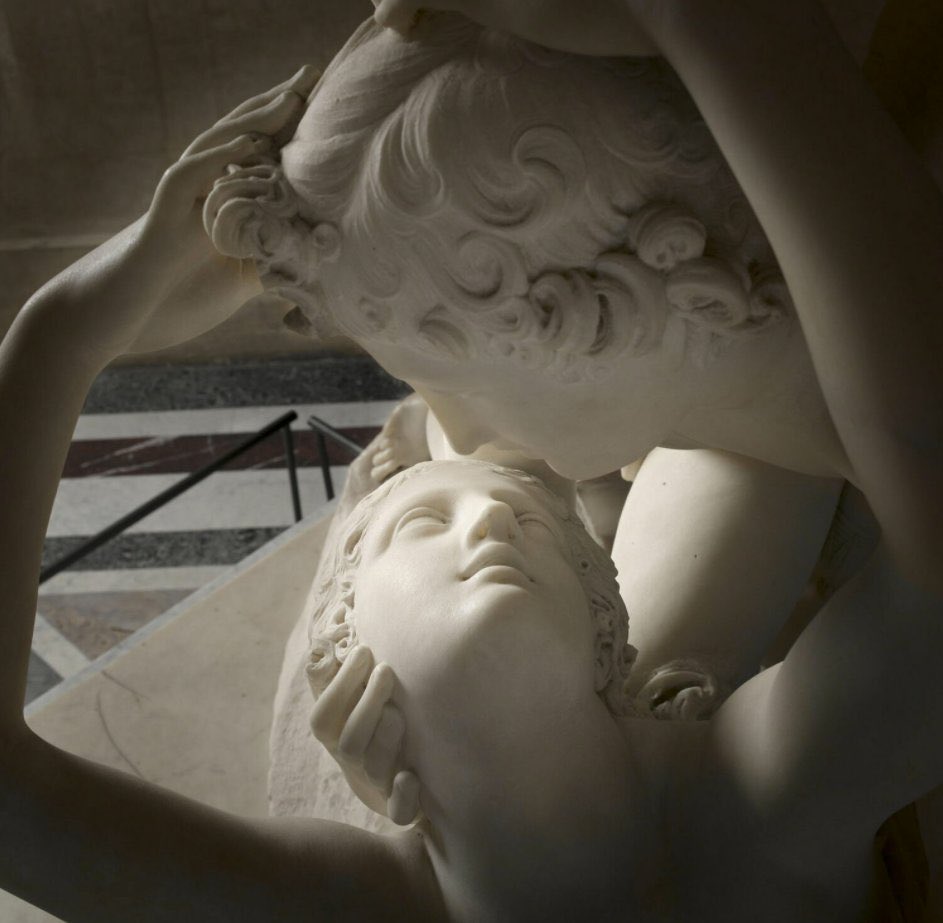 El Louvre acaba de poner más del 75 por ciento de su colección en línea en una nueva base de datos, para que pueda explorar sus tesoros desde la comodidad de su hogar:bit.ly/31xnLpg