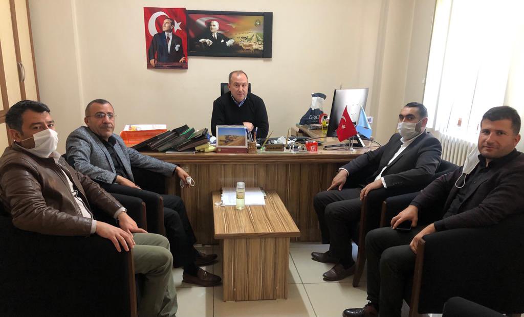 TocBirSenUrfa's tweet photo. Ceylanpınar Tarım İşletmesi (TİGEM) Müdür Yardımcılığına atanan Sayın Serkan KARAMAN Beyi makamında ziyaret ederek hayırlı olsun dileklerimizi ilettik.
Nazik ev sahiplikleri için Müdür Beye teşekkür eder, yeni görevinde başarılar dileriz. https://t.co/mF3MRpgSYj