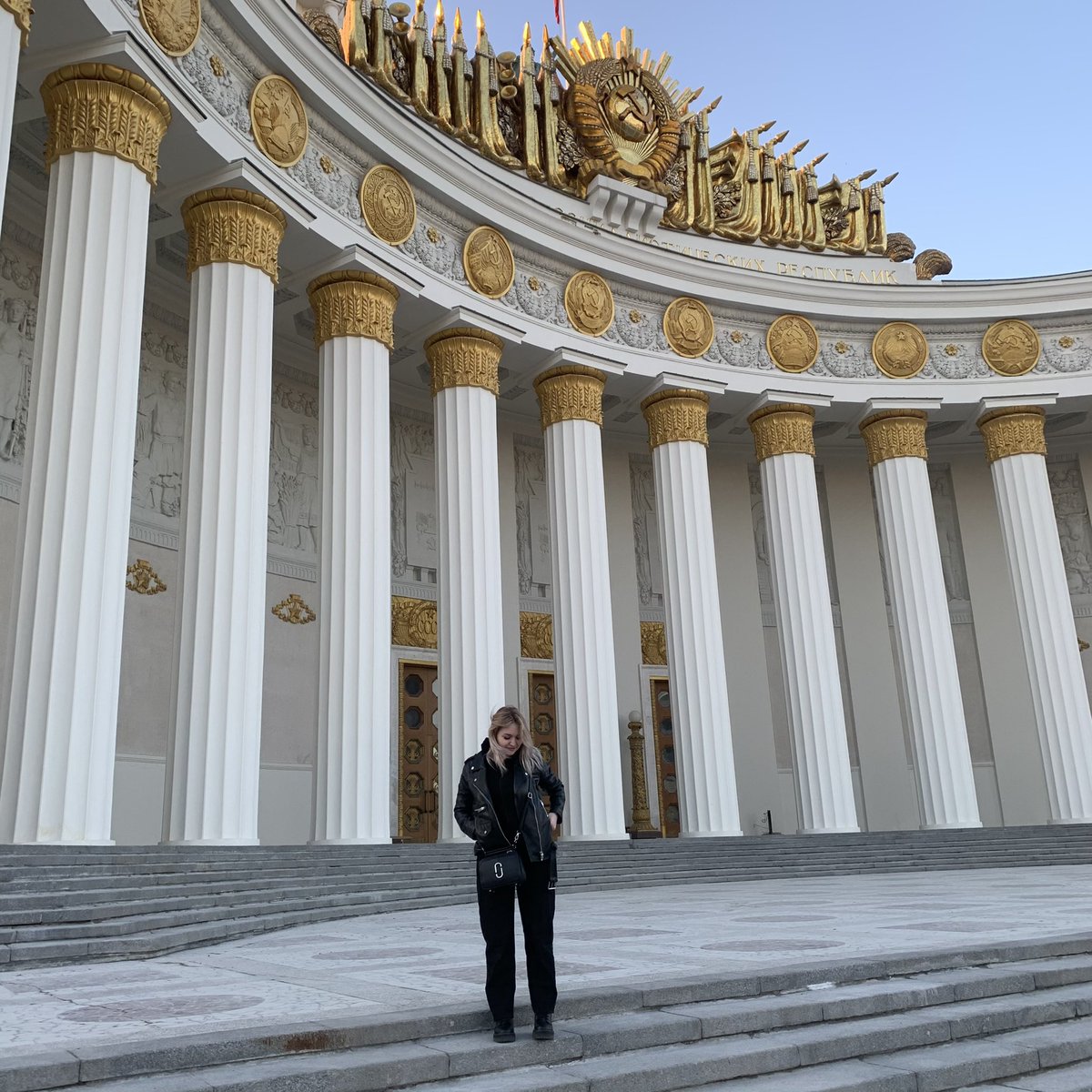 L_n_31's tweet photo. МОСКВА Я ЛЮБЛЮ ТЕБЯ♥️  
Я чувствую что это мой город! Здесь мне охото двигаться, работать и учиться😻 А Иркутск меня просто убивает... тут мне ничего не охото, этот город меня сьедает😭

Планы на будущее это переехать в Москву, как закончится учеба😻

А завтра я иду в аквапарк😻 https://t.co/BusbxkfJna