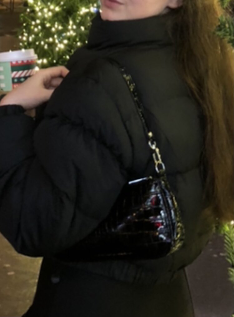 paulinel3008's tweet photo. ⚠️ Hey, surtout aux gens d’Amiens, retweetez fort svp ⚠️ #Amiens 
J’ai perdu ce sac (je pense dans le bus N4, direction Pôle Licorne) contenant toutes mes affaires les plus importantes (toutes mes cartes, clé d’appartement...) 😭 
Twitter peut peut-être faire des miracles...🙏🏻 https://t.co/OvqX3yCi5Z