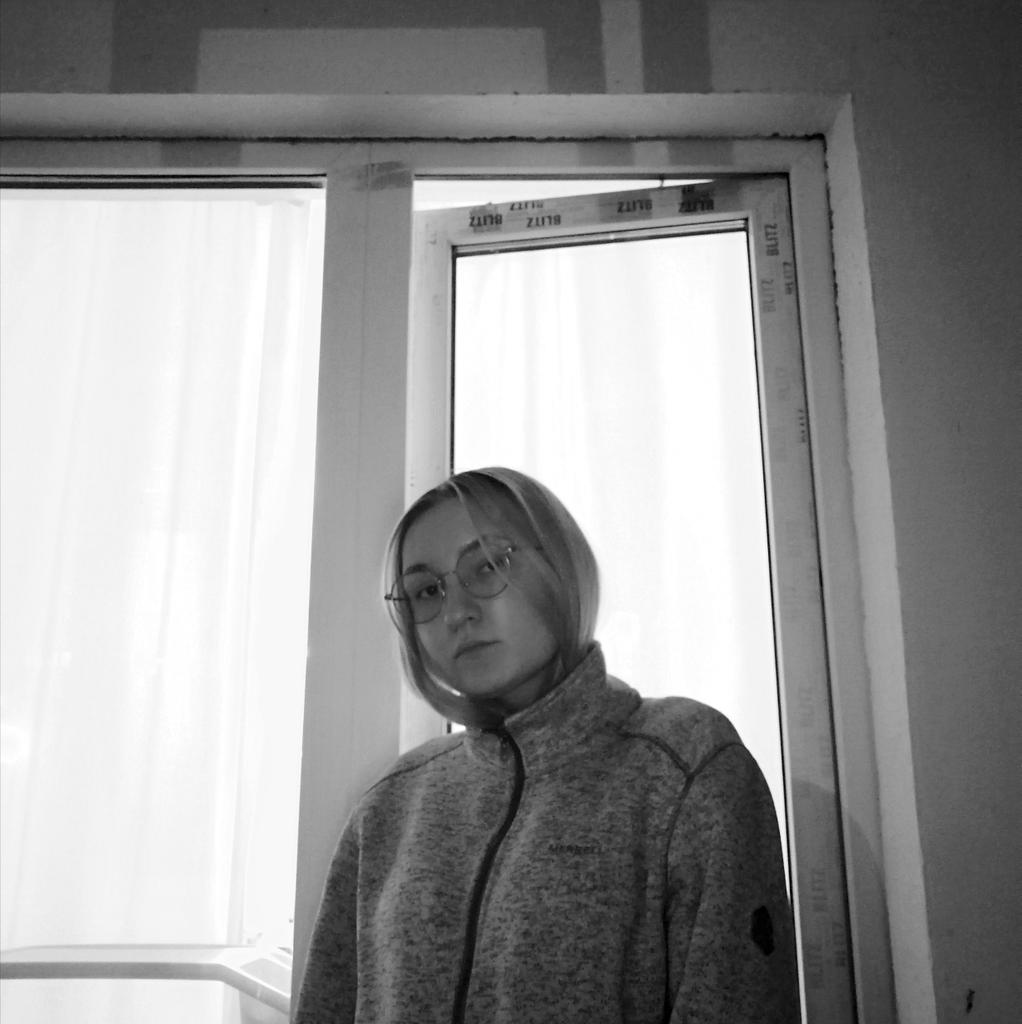 Tasmanian_devi's tweet photo. Просто я. В очках. https://t.co/PcFxxdbcmT