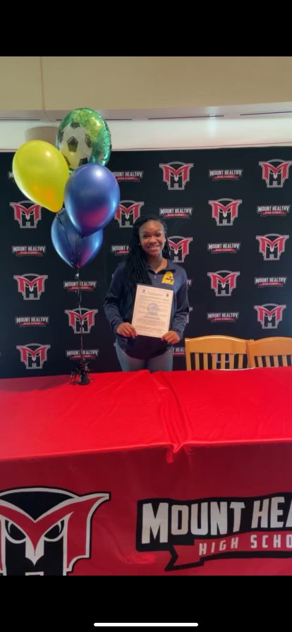 MSJWomensSoccer's tweet photo. 🚨2021 Signee 🚨

🟡Name- Vivian Willis 
🔵High School- Mt. Healthy 
🟡Club- FOSC
🔵Position- Center Back 

🟡Favorite soccer player-
Crystal Dunn
🔵Favorite drink-
Strawberry Lemonade 
🟡Do you have any pets?
No https://t.co/5c0Orrxv1i