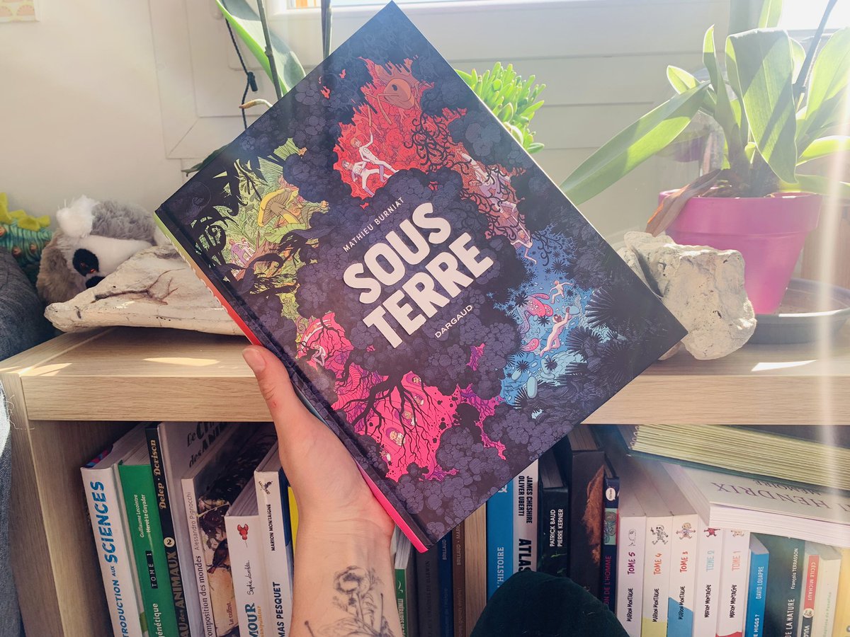 curiosiboite's tweet photo. 🌱✏️ OMG CETTE CLAQUE ! J’en reviens pas. Quel travail, quel univers, je suis scotchée ! Une prouesse en terme de vulga / fiction, énorme coup de cœur. Bravo Mathieu Burniat, une pépite a se procurer aux @EditionsDargaud ! https://t.co/djfwr3YyfL