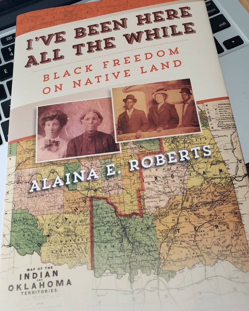 adphdbooks's tweet photo. Alaina E. Roberts on Black and Native history 📚 #ADPhD #slaveryarchive https://t.co/GZsfRqYjap https://t.co/2tYkQ3fVyq