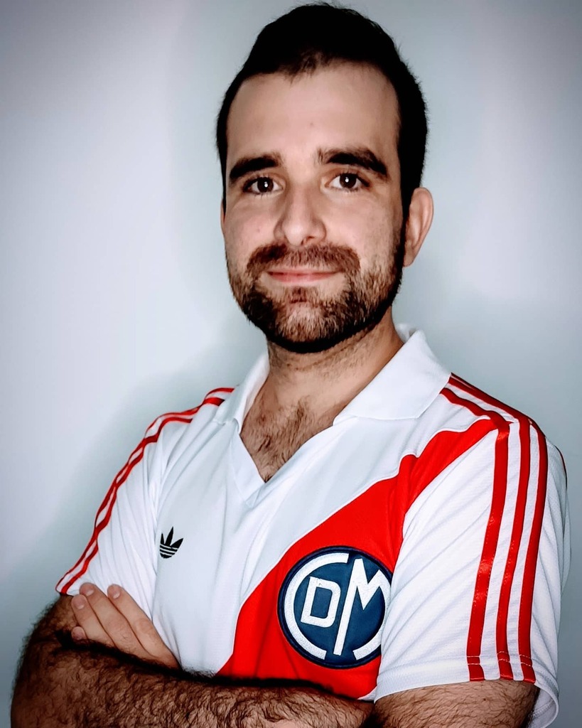 ChilenoPuntoPe's tweet photo. Gracias a mis amigos de @vintagefcperu por está camiseta del Muni, año 82 ,con el 9 en la espalda del gran "Peñón" Franco Navarro.
.
#liga1betsson #peru #arribaperu #instaperu #modaperu #peruanosporelmundo #amigos #seleccionperuana #peruanosenchile #per… https://t.co/xVV4AFZ7uG https://t.co/bmh7lgckOZ