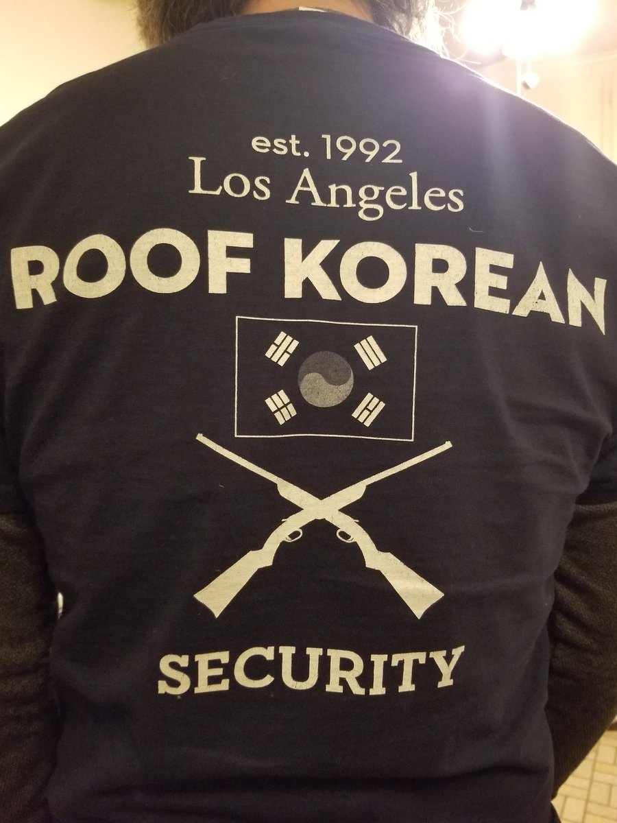 RoofKorean7's tweet photo. @MrAndyNgo Portland needs a #RooftopArmy to put an end to this nonsense. https://t.co/bzzj4OQpWl