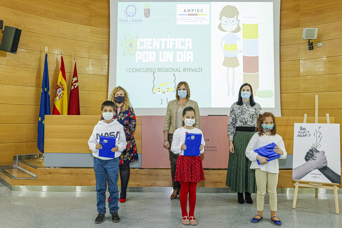 mujeresAMPIEC's tweet photo. Aquí tenéis más imágenes del acto de entrega de los premios del Concurso Escolar Regional "Científica por un día" 😍 que ha contado con la participación de. @ifranco
y . @MariaJo_1012  #mujeryninaciencia
#11feb21 
fotos: abelf. ros/carm https://t.co/jilG1FlOut