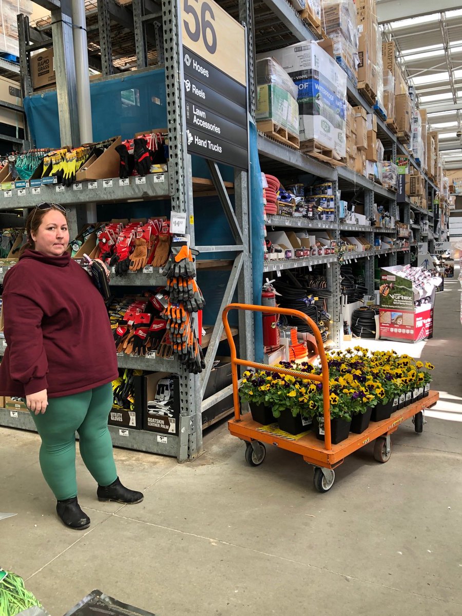 ddavis_m's tweet photo. It’s Monday...but more like ‘Saturday’ at THD742! ⁦@DaveHulganVOLS⁩ ⁦@misshd03⁩ ⁦@freddyplants⁩ ⁦@GriffinAgriffin⁩ ⁦@PPSinHD⁩ ⁦@MetrolinaGHS⁩ https://t.co/Pln5jZBDe6