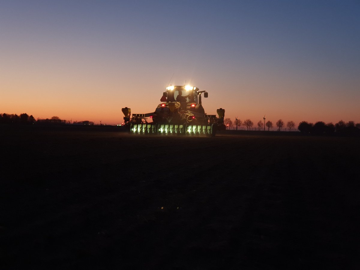 ejrampen's tweet photo. Begonnen met uien zaaien.
Gaat mooi in het #nkg tuintje.
#fasto van #hazera https://t.co/usP78I4kK8
