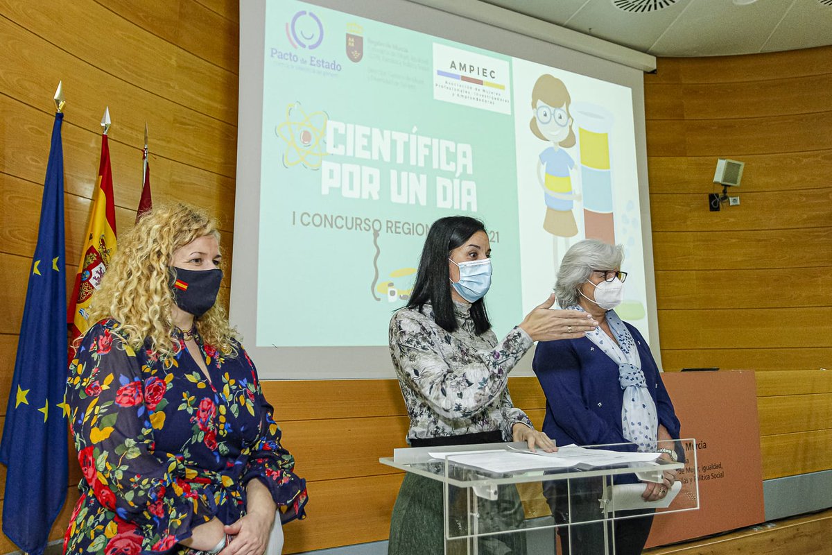 mujeresAMPIEC's tweet photo. Aquí tenéis más imágenes del acto de entrega de los premios del Concurso Escolar Regional "Científica por un día" 😍 que ha contado con la participación de. @ifranco
y . @MariaJo_1012  #mujeryninaciencia
#11feb21 
fotos: abelf. ros/carm https://t.co/jilG1FlOut
