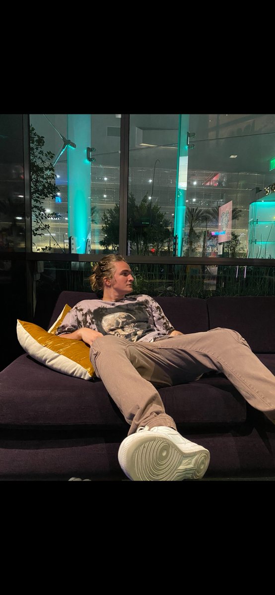 Sugar, we’re doing down... tonight at 8/7c.

Final round of <a href="/AmericanIdol/">American Idol</a>'s Hollywood Week, SHOWSTOPPERS!!! 
Find out if i make it to the TOP 24!!!🎸🚀🧸🧡🤩

#AmericanIdol #ColinOnIdol