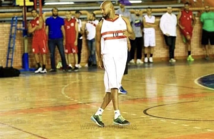 هذه دارى وأنا مالكها ...
فلا سعة للجبناء لإخراجى ... 
مُلكى ويهابون وجودى ... 
فرائسهم ترتعد من حضورى ... 
باق فيها بلا خروج ... 
وعلى المرتعشين الهروب ...