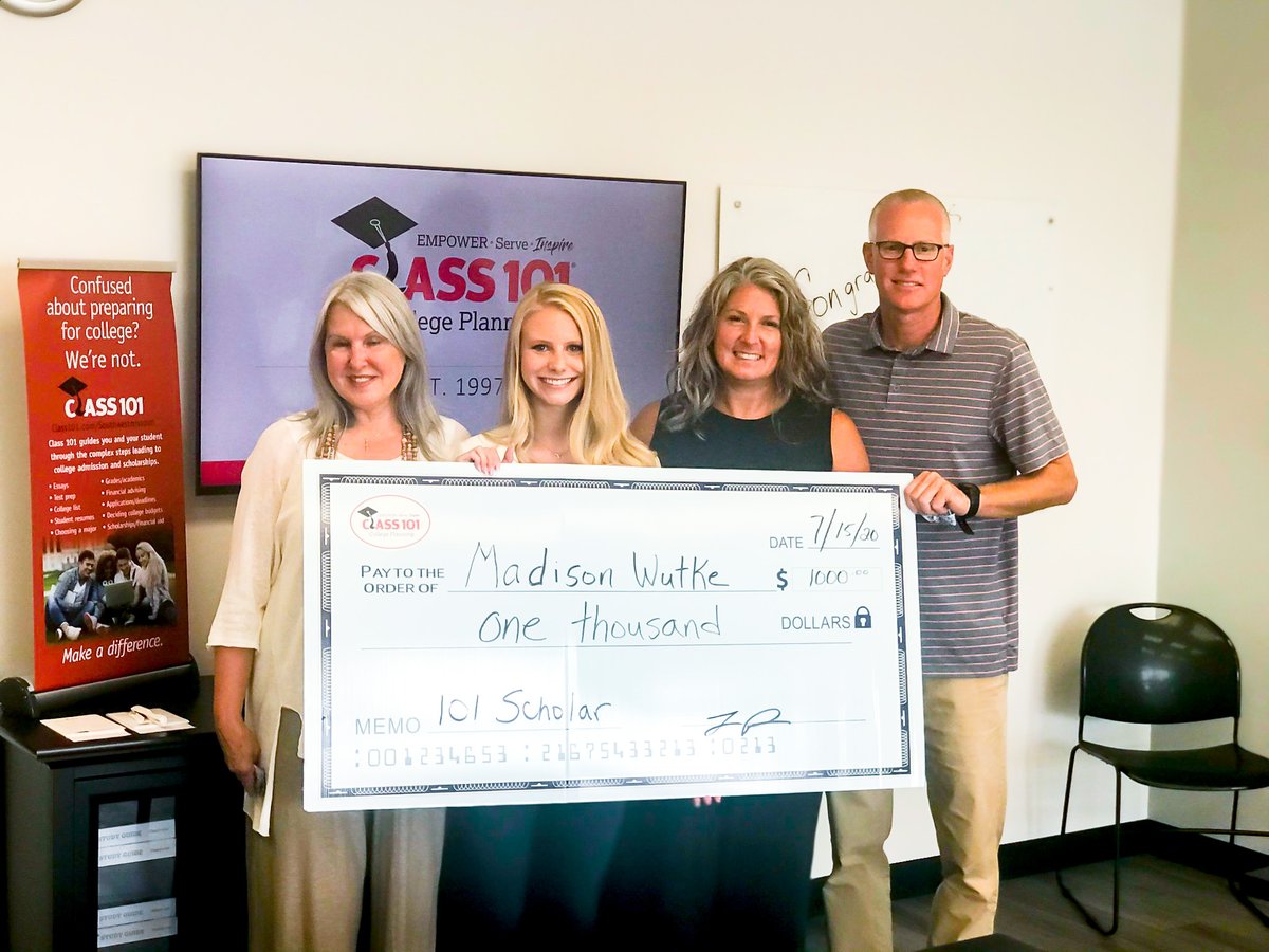 YOU❗️could be eligible for a $1,000💰 scholarship by applying to the 101 Scholar Program🎖 All you need to do is share with us how you make a positive difference in your community🏡 (before May 1st). 

Click here to apply 🖋 class101.com/101scholar/
