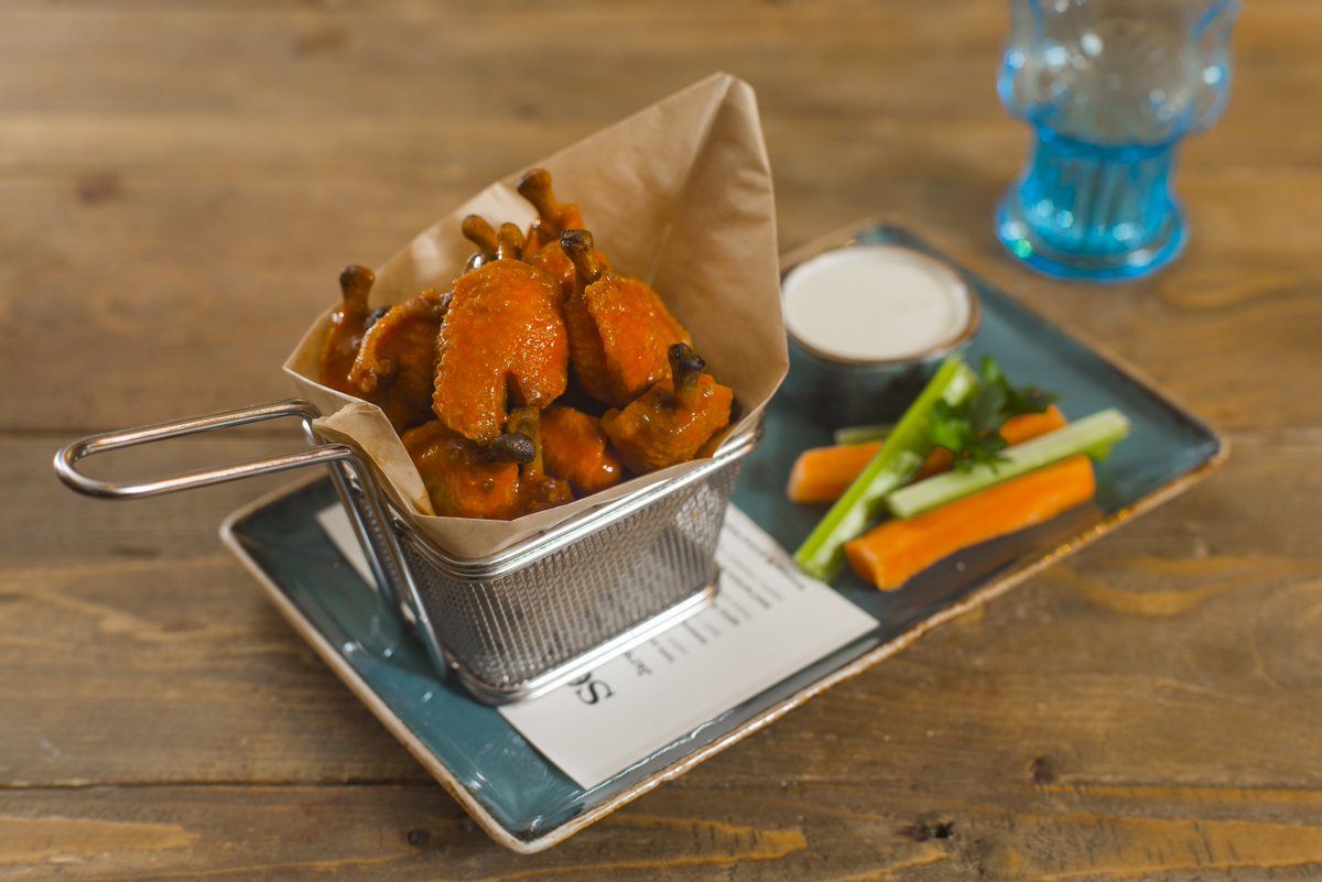 SearsuckerLV's tweet photo. Join us in our bar area for the Happiest Hours, Thursdays and Fridays from 5pm - 7pm, and Saturdays and Sundays from 3pm-6pm. The menu features 50 cent wings, buckets of beer for $20 and other cocktail specials. Cheers to the weekend 🍻 https://t.co/CzEwt37Y1j