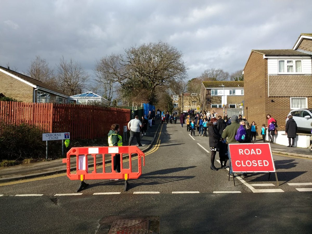 ActiveTravelES's tweet photo. Photos never quite capture the joy of pupils and their families reclaiming the road at drop off and pick up #SchooStreets @EastSussexCC @langneyprimary @HarbourPrimary @allsaintsbex @SouthoverSchool https://t.co/JnKWGZONTI