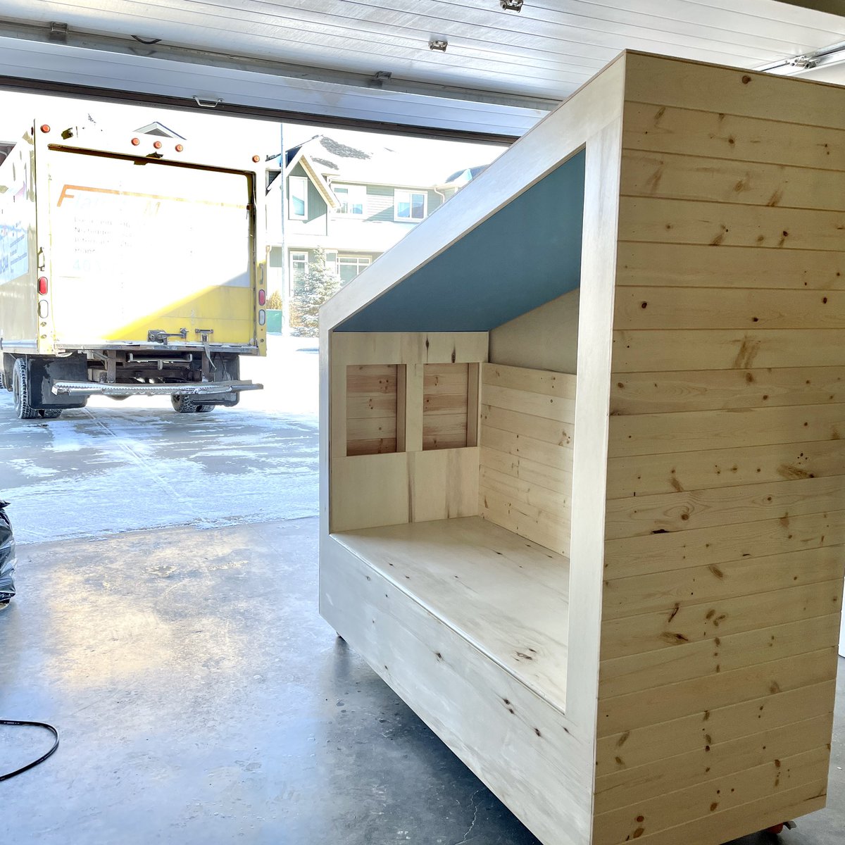 makegoodinhood's tweet photo. CalmCabin relocation day!! @bandedpeakrvs #calmcabin #makegood #makingspace #desigb #mindfulness #youthmentalhealth #makegoodinthehood #clarkestudio #rvsed https://t.co/0M5tTDy4h3