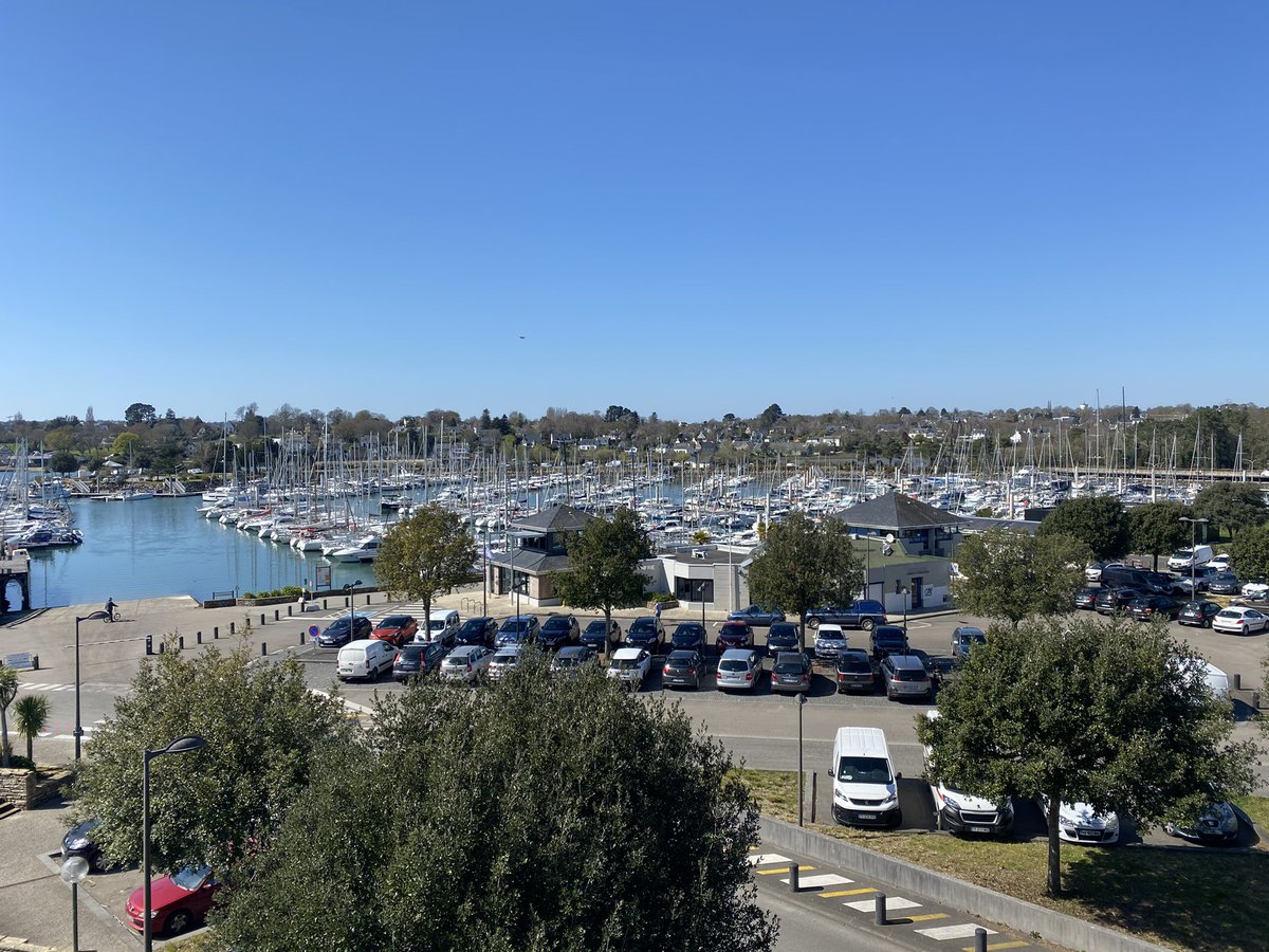 Karim_Ghachem's tweet photo. Semaine de l’emploi maritime @Pole_Emploi_BZH à @FinistMerVent :
A la #laforêtfouesnant, présentation des perspectives d’emplois et de formations maritimes en #Cornouaille :
-visite du plateau technique de l’INB
-visite de Le Bihan Voile
Avec @AnnaigLeMeur_AN https://t.co/wsHLa8csfe