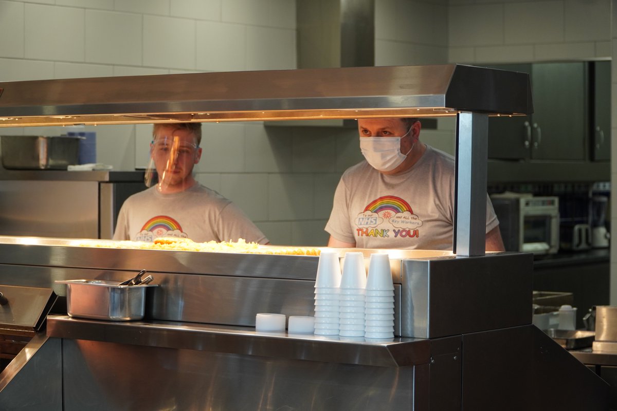 MarkDrakeford's tweet image. There’s nothing better than our beautiful Welsh seaside.

Lovely to spend some time with @sarah4bridgend, our fantastic Welsh Labour Candidate for Bridgend in Porthcawl today - even managed to pop into @francoschips for some wonderful fish and chips.