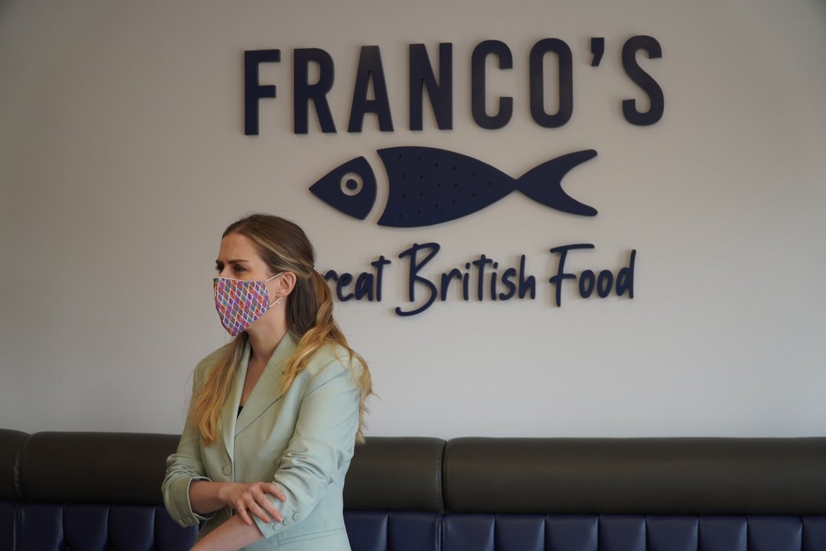 MarkDrakeford's tweet image. There’s nothing better than our beautiful Welsh seaside.

Lovely to spend some time with @sarah4bridgend, our fantastic Welsh Labour Candidate for Bridgend in Porthcawl today - even managed to pop into @francoschips for some wonderful fish and chips.