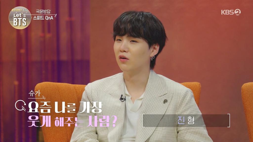 JinBrasil_'s tweet image. MC: Suga, qual a pessoa que mais te faz rir?

#Yoongi: Jin hyung.