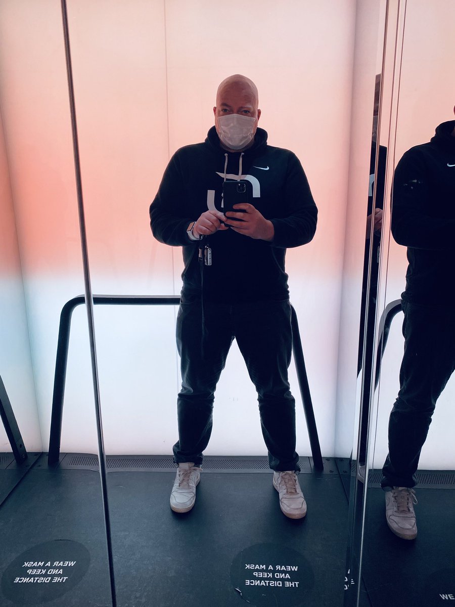 FTMKeienburg's tweet photo. Elevator selfies are back!

Repping @SKGaming with their stylish apparel selection. Love the hoodie! 🥰

#selfietime #fancyelevator https://t.co/wyAgCxWpbr
