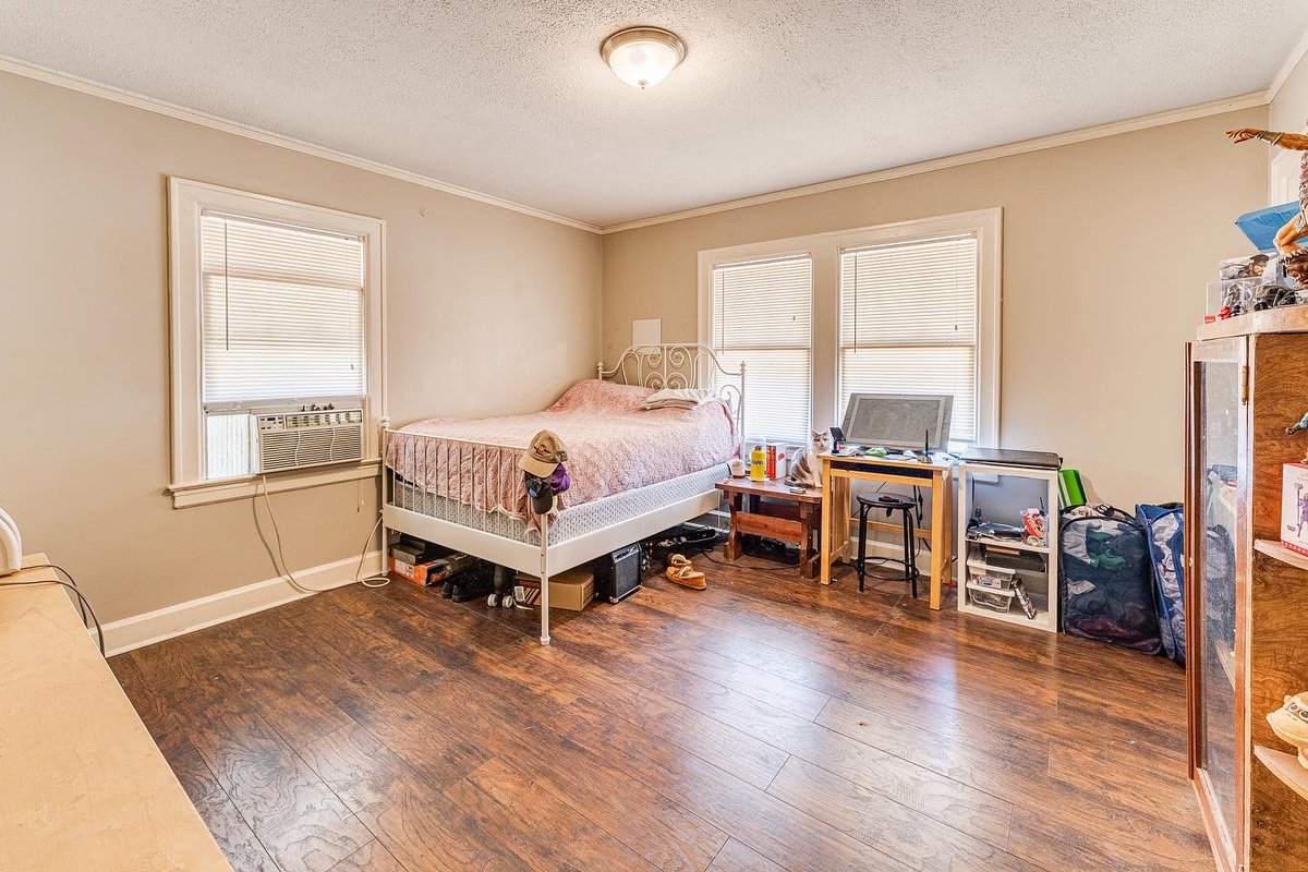 Investors, this triplex is calling your name! This awesome property has 4 bedrooms, 3 bathrooms, and is 2023 sqft. 

👉 1530 East 38th Street, Savannah, GA 31404. Listing Price: $365,000. Listing Agent: Al Powell.