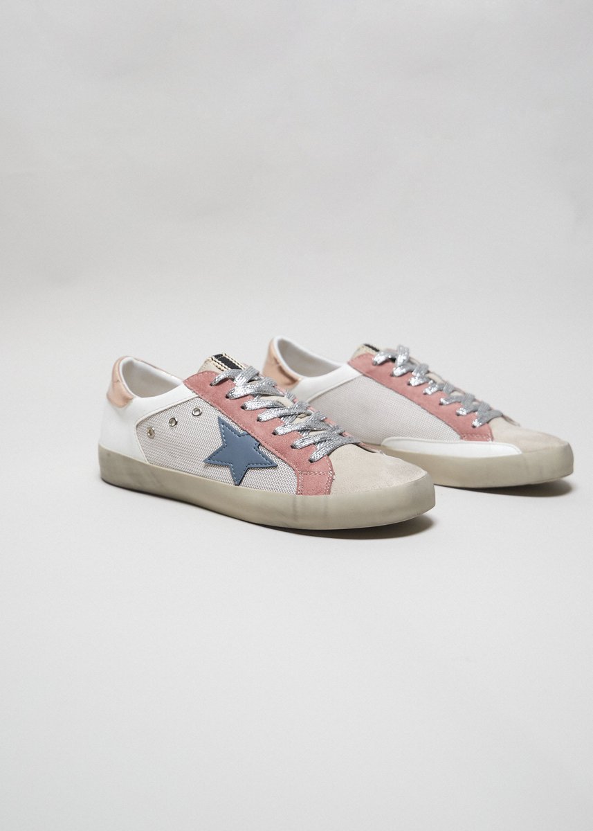 Este modelo de zapatillas es el que está arrasando y nosotros hemos vuelto a recibir reposición, ¡no te quedes sin ellas!
mulaya.com/es/307-zapatil…