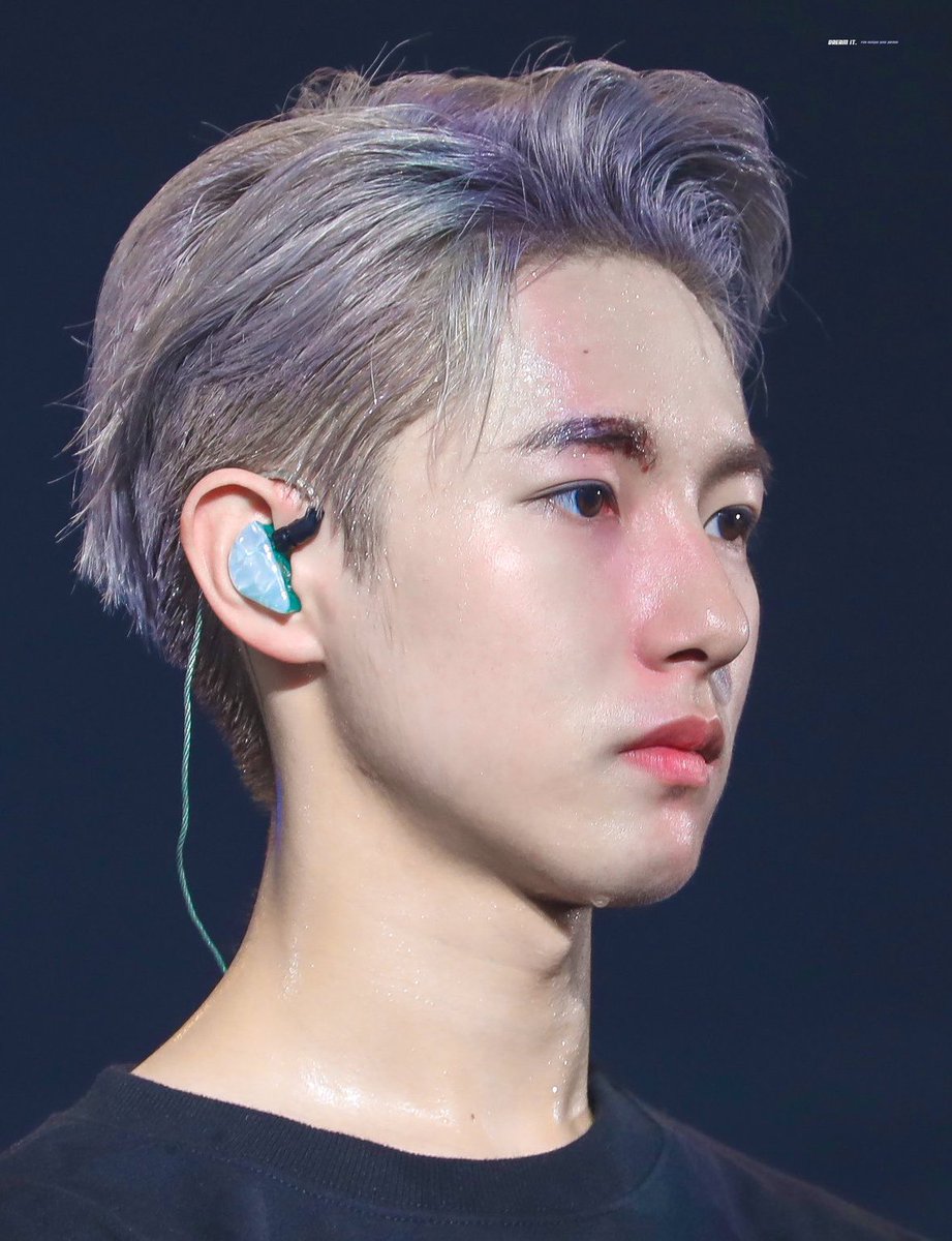 “(ที่คิ้วแตก)ไม่เป็นไรครับ เป็นผู้ใหญ่แล้วก็ประมาณนี้แหละ ถ้าเป็นห่วงมากผมจะอายนะ” - ฮวังอินจุน, 2018