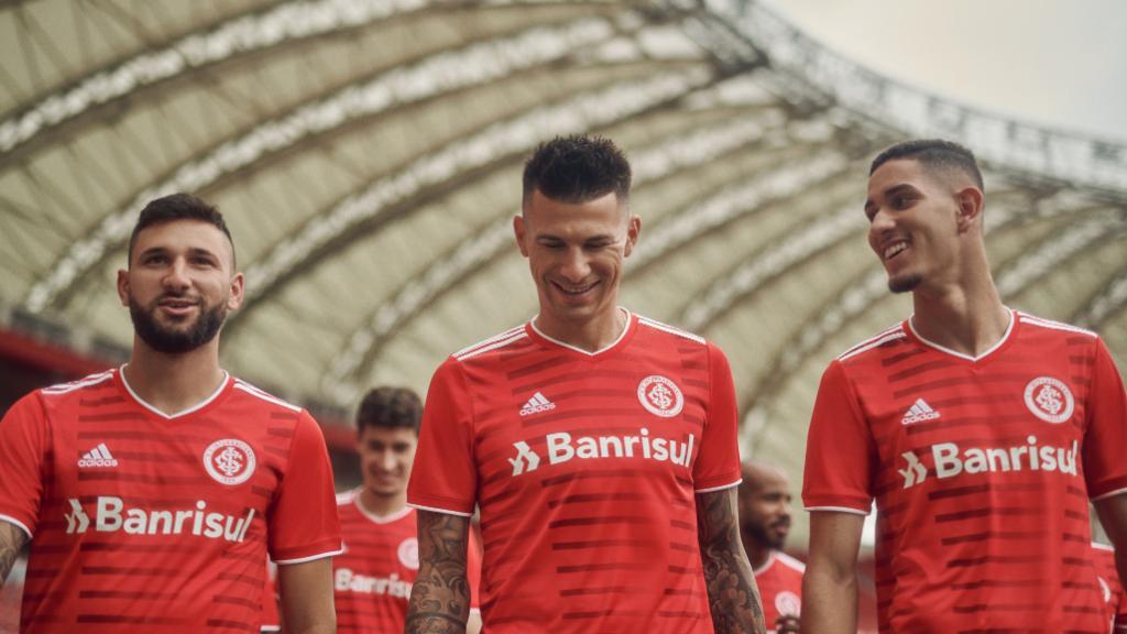 O clube do povo! 🔴⚪
Chegou a nova camisa do @scinternacional. Inspirado nas estruturas do Beira Rio, pensado para toda torcida colorada.
a.did.as/6016HvI26