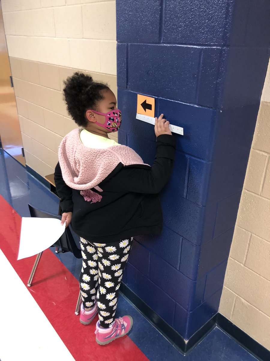 MrMurnin's tweet photo. We are measuring !!! Woohoo!! Measuring scavenger hunt !! @NISDMurnin #Math #NISDMath https://t.co/gnsW0lXIoH